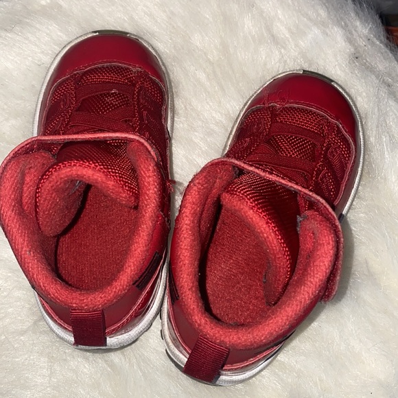 Air Jordan 11 Retro - Picture 7 of 8